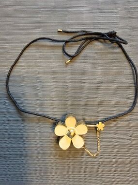 VTG Marc Jacobs Daisy Solid Perfume Enamel Flower Brooch Pendant